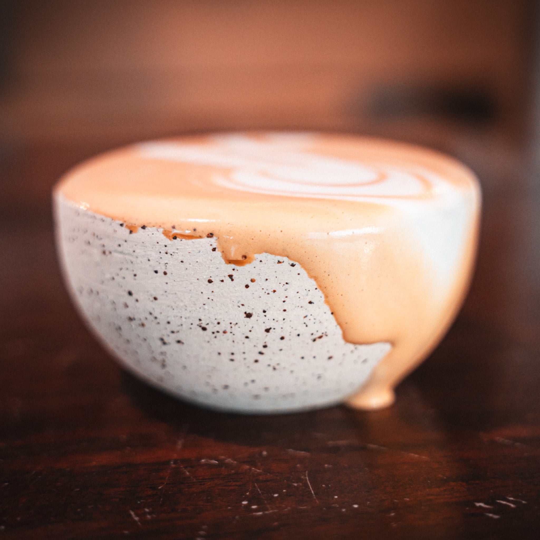 KUMO Cappuccino mit Spots Tasse | Mura Mura Ceramics